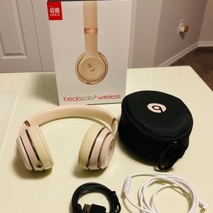 Beats Solo 3 Wireless headphone